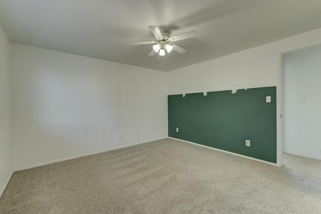Building Photo - 440 S 1600 W St