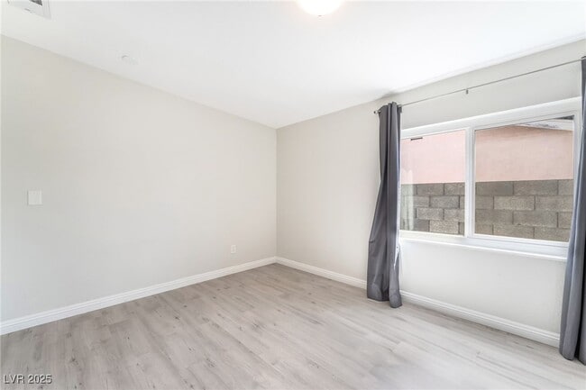 Building Photo - 3209 Kings Way
