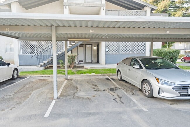 Building Photo - 4701 Beechwood St