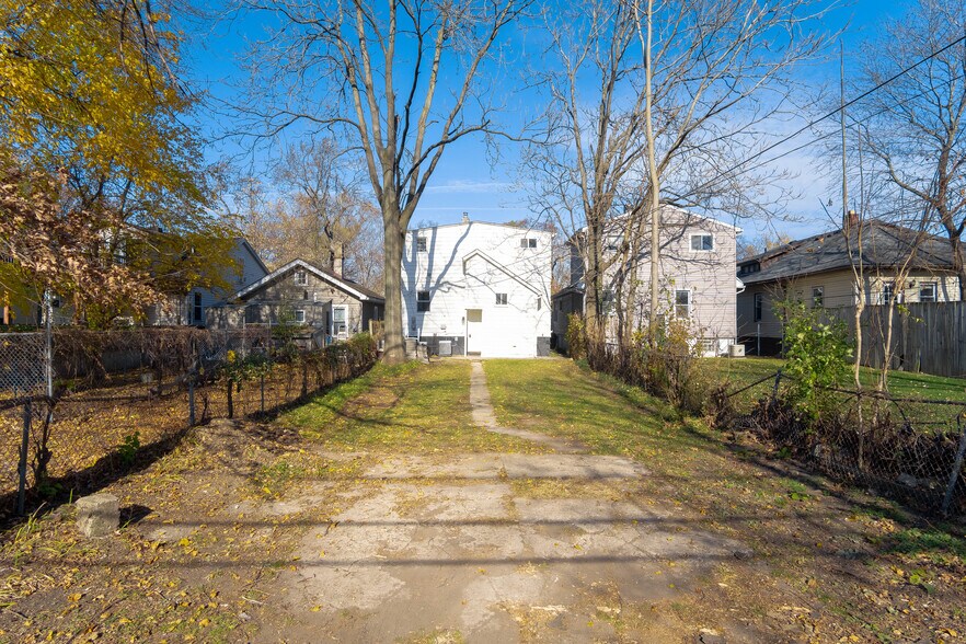 Building Photo - 492 E Lewiston Ave