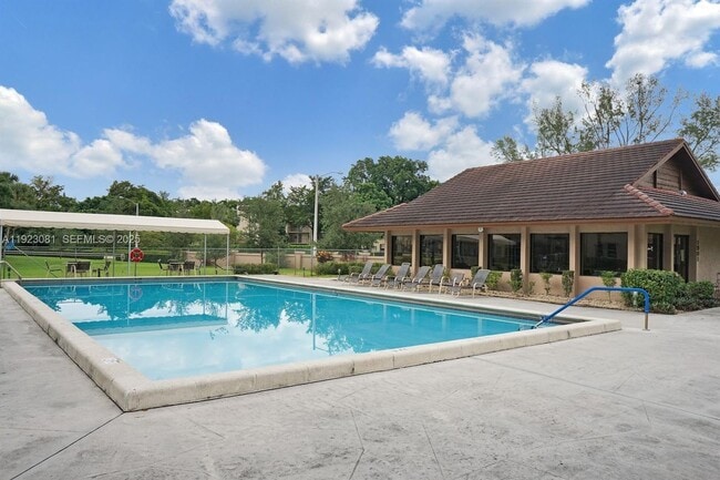 Building Photo - 9510 Seagrape Dr