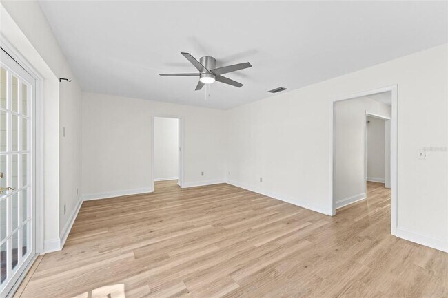 Building Photo - 1908 N Village Ave