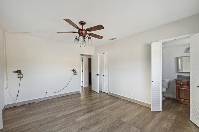 Building Photo - 1450 N Riverside Dr