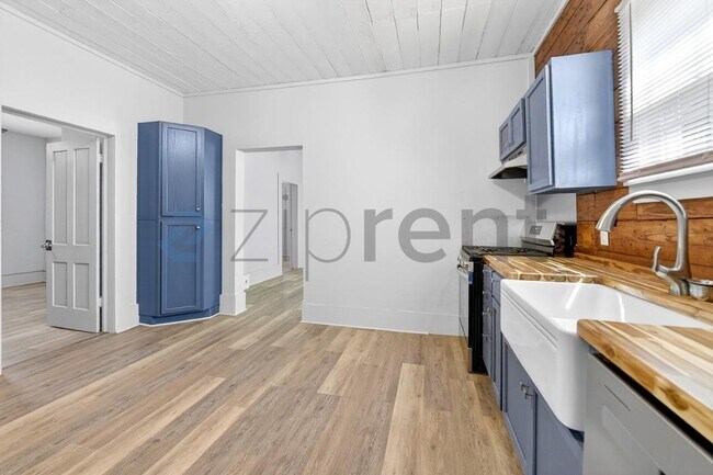 Building Photo - 309 Park St