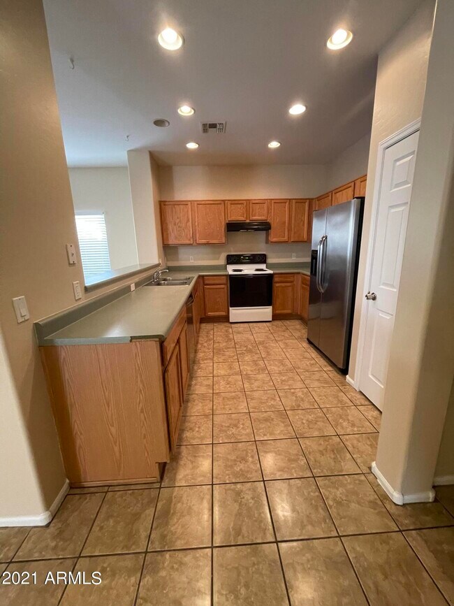Building Photo - 2560 W Preserve Way