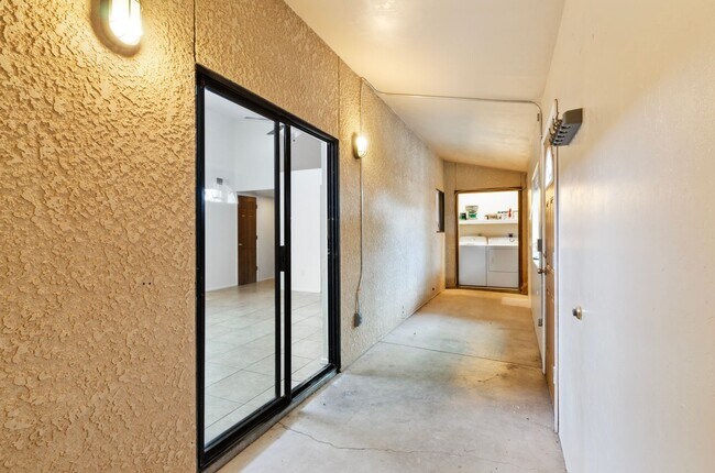 Building Photo - Incredible home with lovely patio perfect for you! Check it out today!