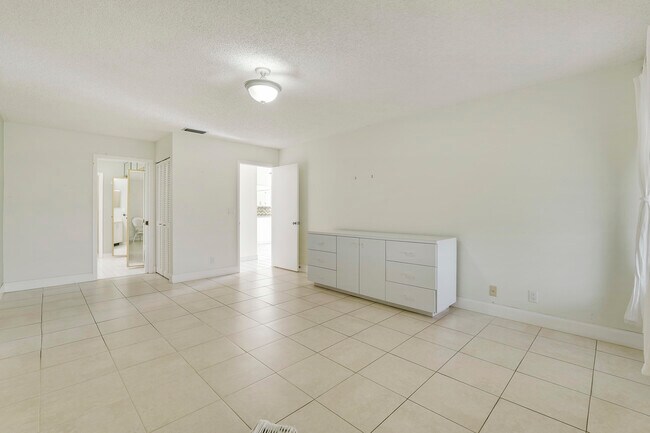 Building Photo - 13679 Date Palm Ct