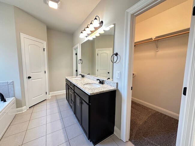 Building Photo - *$500 off FIRST MONTHS RENT MOVE IN SPECIAL* (LUCIEN FIELD ESTATES-SOUTHEAST SHREVEPORT-BEAUTIFUL...