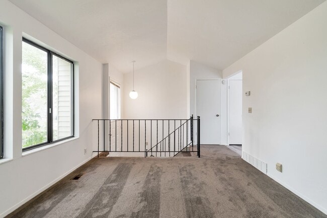 Building Photo - Spacious West Valley Duplex