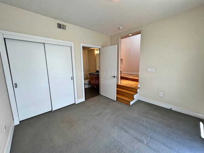 Building Photo - 2403 Bryant St