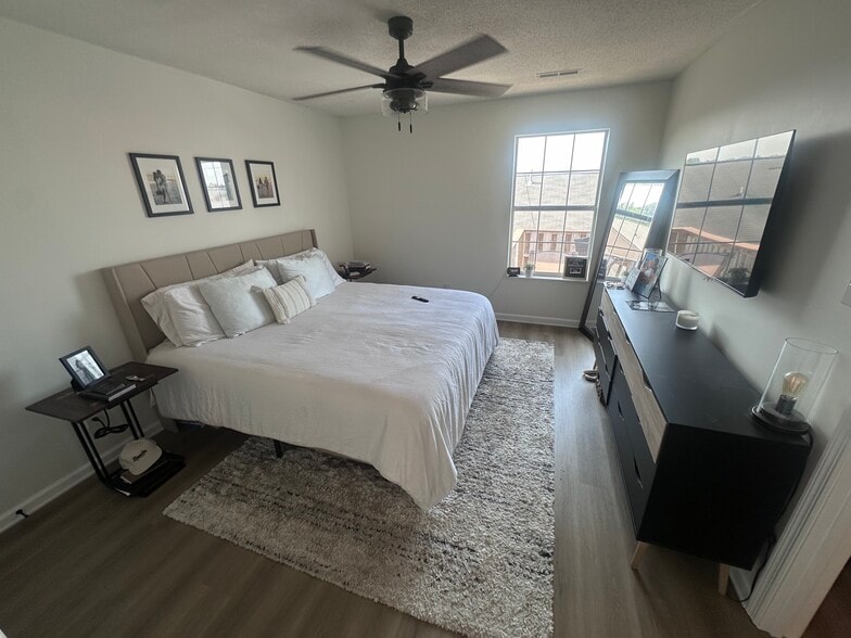 Building Photo - 8052 Intervale Way