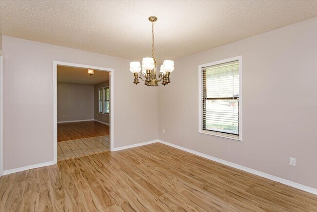 Building Photo - Spacious 4-Bedroom, 3-Bath Rental in Quiet DeBary Cul-de-Sac