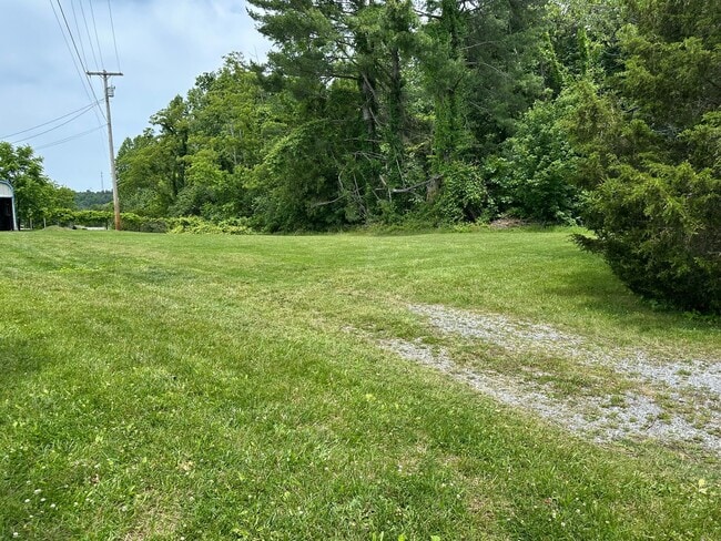 Building Photo - IMMACULATE, completely remodeled, one leve...