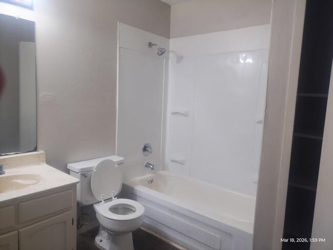 Building Photo - 412 Birdsong Ln