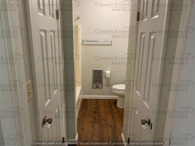 Building Photo - Cozy 1 Bedroom Apt With Balcony