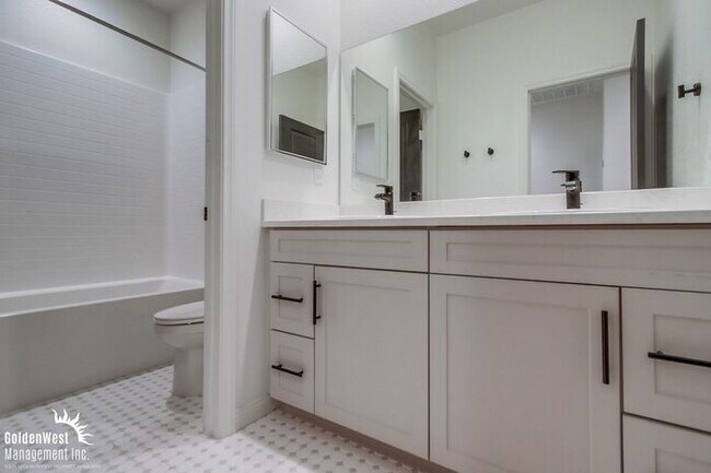 Building Photo - Newly Built 3Bdm 2.5Ba Home with Modern Fe...