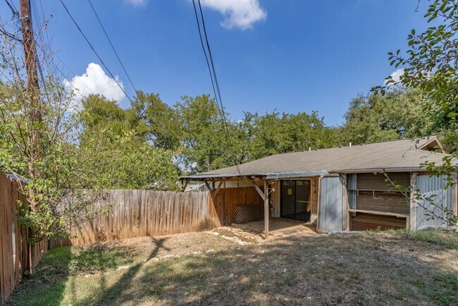 Building Photo - 2305 Montclaire St