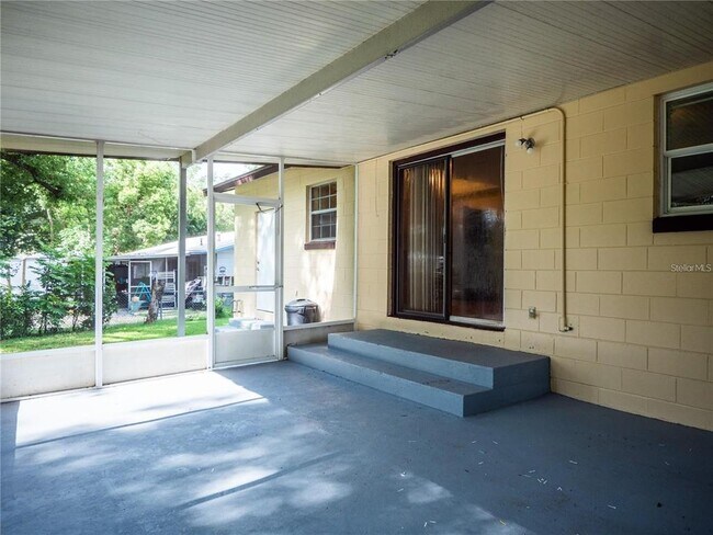 Building Photo - 1125 NE 46th Ct