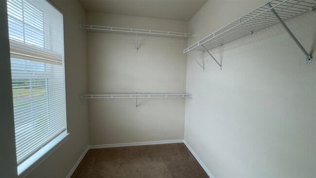Building Photo - 3 Bedroom, 2.5 Bathroom house!!