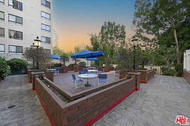 Building Photo - 10535 Wilshire Blvd