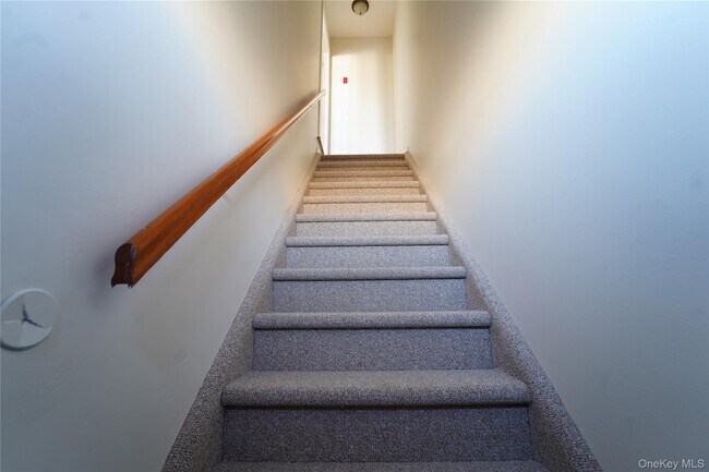 Building Photo - 556 E Harrison St