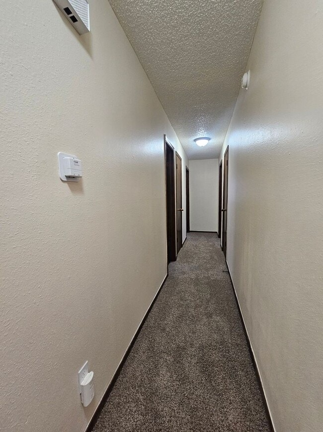 Building Photo - (4) Bed/(2) Bath New Flooring and Fresh Pa...