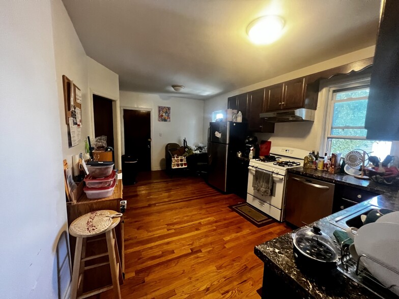 Primary Photo - 20 Bynner St