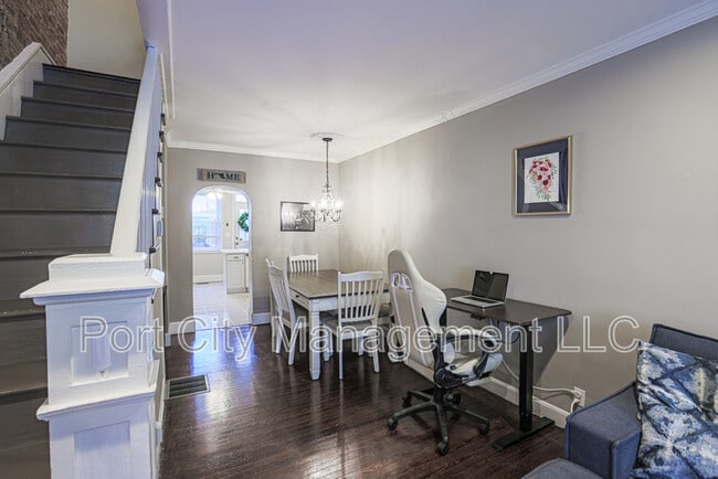 Building Photo - 813 S Belnord Ave