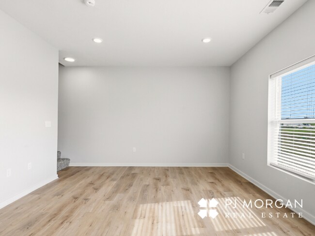 Building Photo - 5404 S 207th Ct