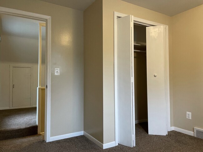 Building Photo - 6904 Norborne Ave