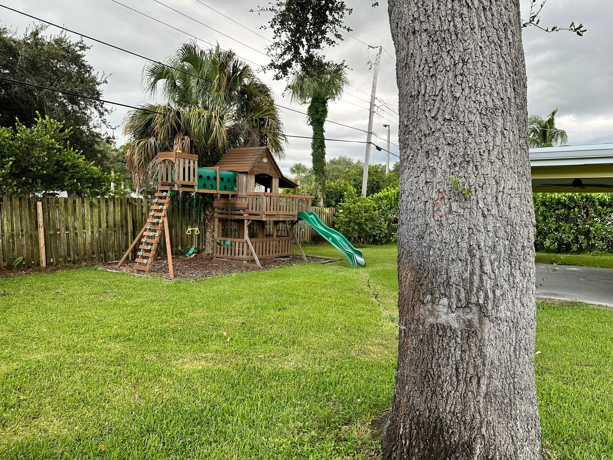 Building Photo - 825 Buttonwood Rd