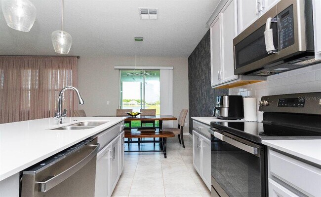 Building Photo - 1784 Chatsworth Cir