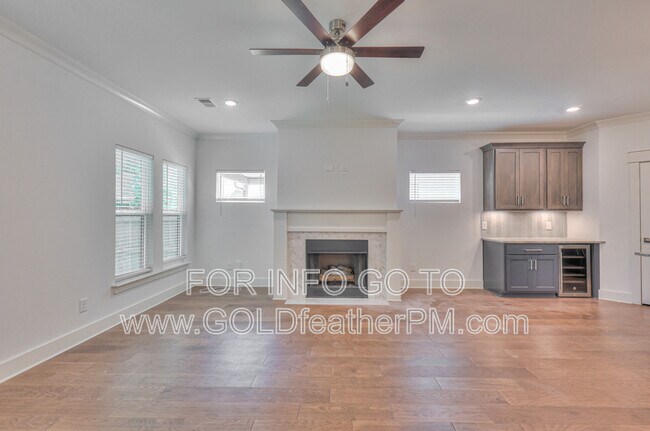 Building Photo - 253 Riverside Dr