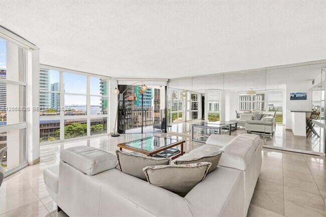 Building Photo - 1901 Brickell Ave