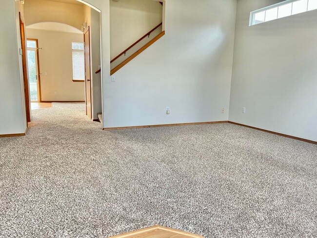 Building Photo - Excellent Location in Fishers Landing near...