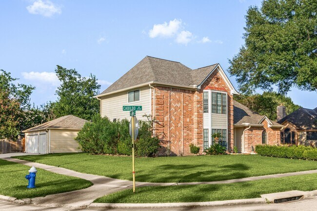 Building Photo - 15526 Cabildo Dr