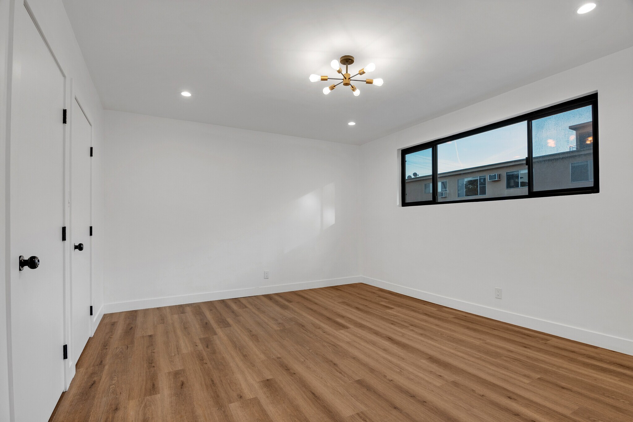 Building Photo - 950 Havenhurst Dr