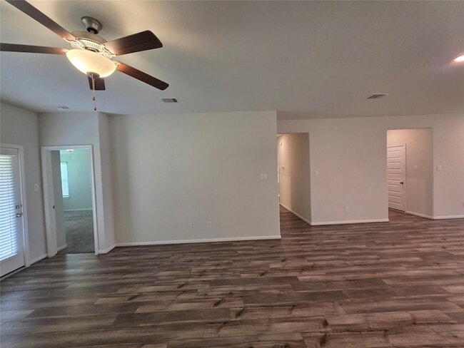Building Photo - 2011 Cherryvale Dr