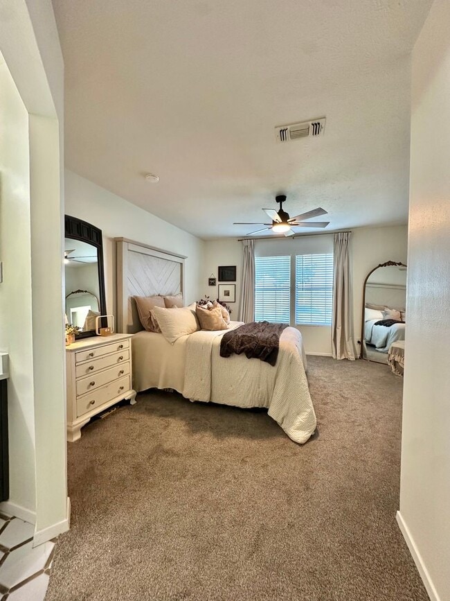 Building Photo - COMING SEPTEMBER 2025 - Updated 3 Bedroom ...