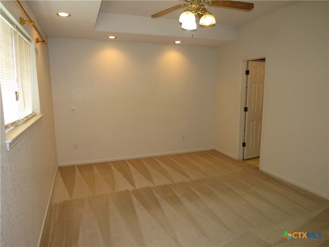 Building Photo - 2706 David Dr