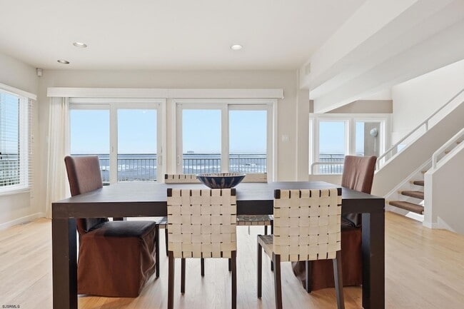 Building Photo - 119 S 11th Ave