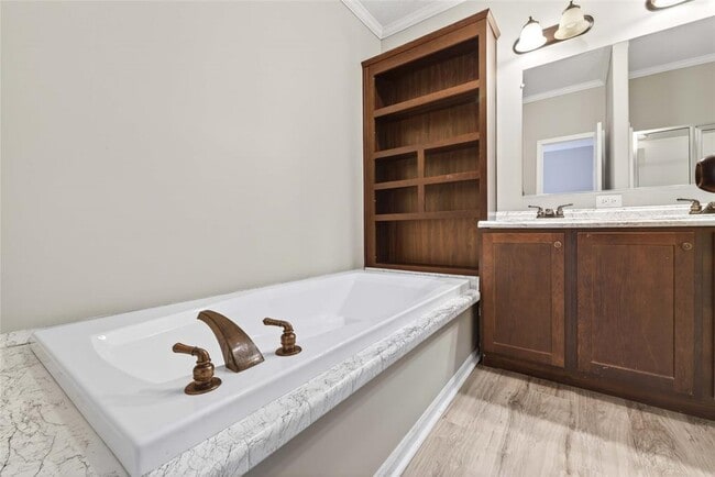 Building Photo - 130 Leaning Oaks Cir