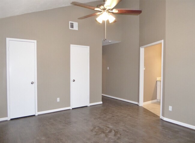 Building Photo - 21311 Park Mt Dr