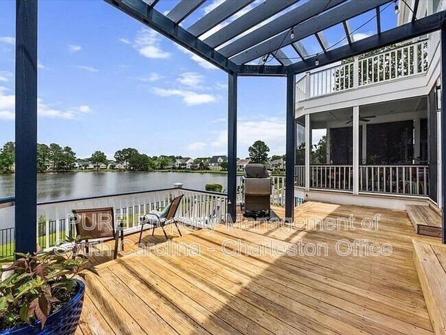 Building Photo - 1597 Rivertowne Country Club Dr