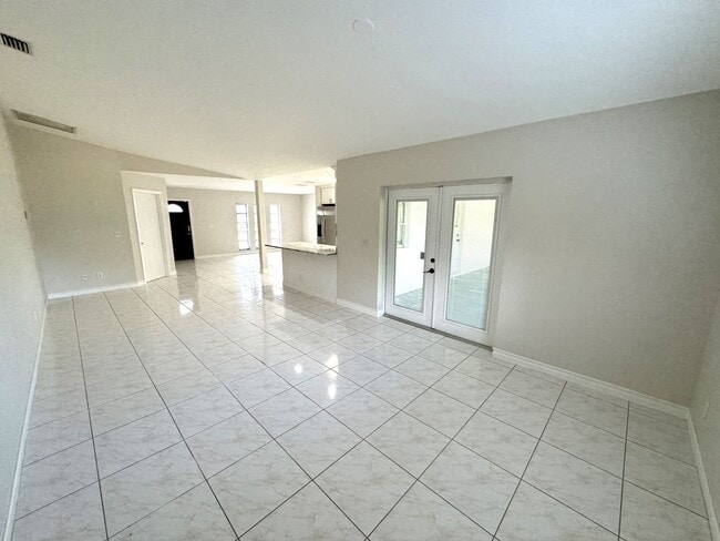 Building Photo - ** NORTH NAPLES ** 3 BED / 2 BATH - FENCED YARD - NO HOA! - PET OK - ANNUAL RENTAL