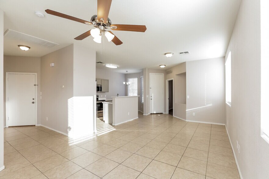 Building Photo - 1115 E Grove St