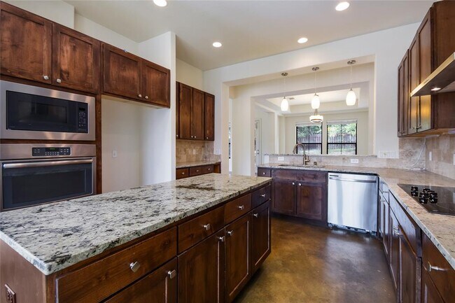Building Photo - 18400 Lakepoint Cove