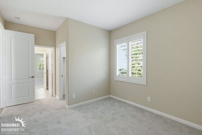 Building Photo - Beautifully Appointed 5Bdm 4Ba Home Located in San Marcos!