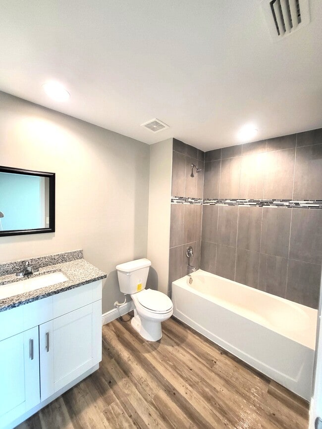 Building Photo - 5012 Dolphin Ct
