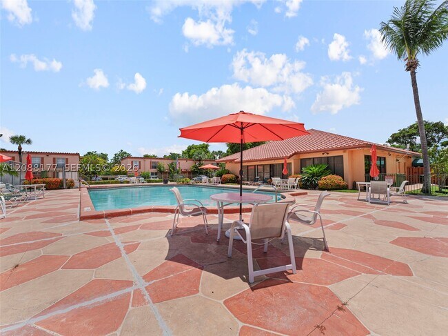 Building Photo - 7170 Fairway Dr